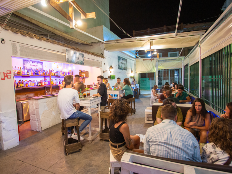 Pub Impacto y Terraza Cubierta